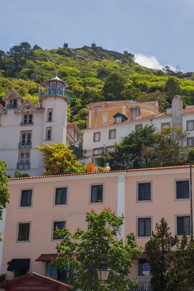 Sıcak Bir Yaz Gününde Portekiz Sintra Köyündeki Evler Çekiciden Kaleye — Stok fotoğraf