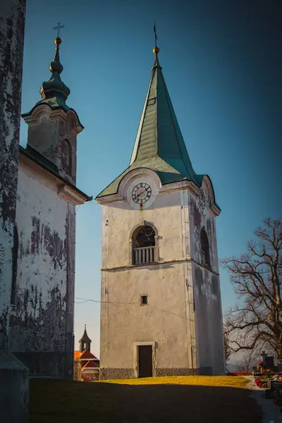 Kloktoren Van Zasavska Sveta Gora Een Zonnige Winterdag Prachtige Religieuze — Stockfoto