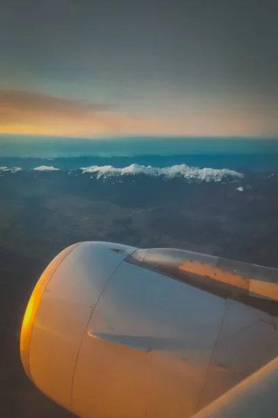 View Airplane Window Some Mountains Slovenian Alps Looking Jet Engine — Stock Photo, Image