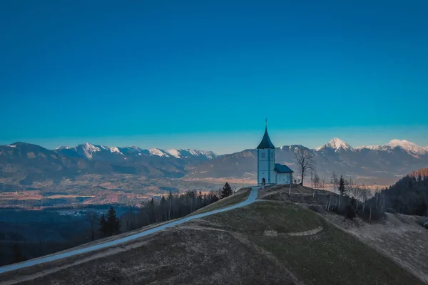 Drone Aéreo Foto Bonito Fantástica Igreja Encantadora Saint Primoz Uma — Fotografia de Stock