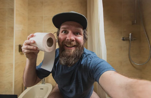 Hipster Homme Est Soulagé Car Assez Papier Toilette Dans Corona — Photo