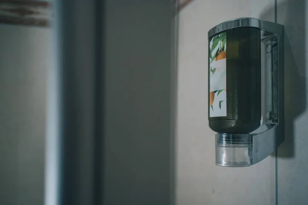 Пластиковый Шампунь Бутылкой Вставленной Ванную Комнату Отеля Автомат Мыла Ванной — стоковое фото