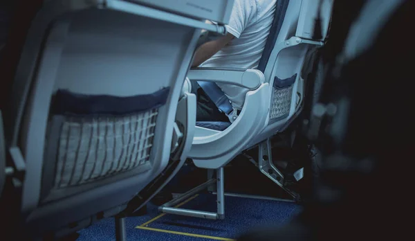 Parte Inferior Asiento Avión Con Bolsillos Malla Visibles Persona Sentada — Foto de Stock