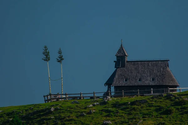 Typische Alte Holzkapelle Auf Dem Gipfel Des Hügels Auf Velika — Stockfoto
