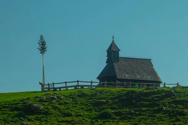 Typowy Stary Drewniany Kaplica Szczycie Wzgórza Velika Planina Płaskowyż Środkowej — Zdjęcie stockowe