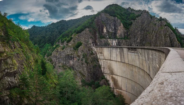 Panoramiczne Zdjęcie Tamy Vidraru Lub Barajul Vidraru Rumunii Betonowa Tama — Zdjęcie stockowe