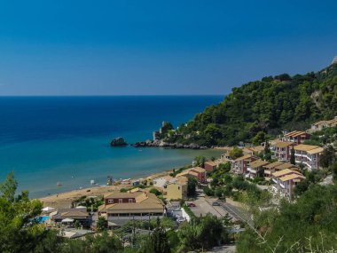 Eylül ayı boyunca Yunanistan 'ın Korfu adasındaki Glyfada plajı manzarası.