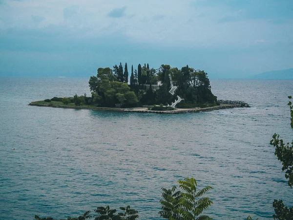 Bulutlu Bir Günün Erken Saatlerinde Yunanistan Korfu Kentindeki Pontikonisi Adası — Stok fotoğraf