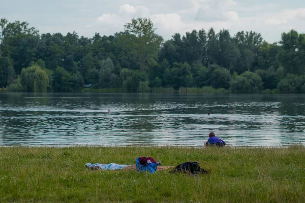 Relaxando Lago Podebrady Olomouc Dia Quente Verão — Fotografia de Stock