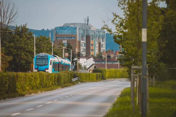 Moderno Treno Pendolare Bianco Blu Nuova Aggiunta Alle Rotaie Slovene — Foto Stock