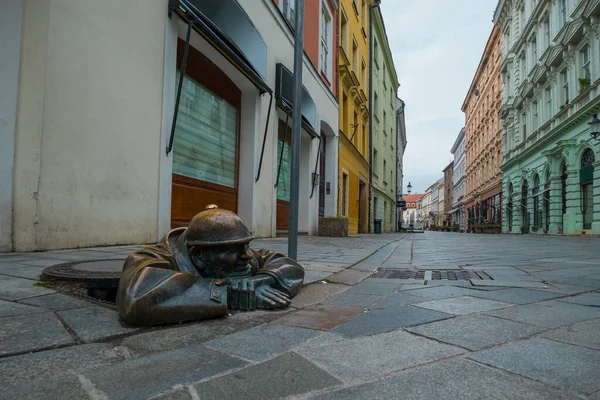 Berühmter Mann Bei Der Arbeit Statue Oder Denkmal Bratislava Der — Stockfoto