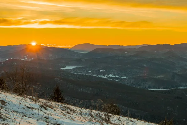 Kora Reggeli Kilátás Slivnica Dombról Cerknica Felett Napkeltekor Látható Gyönyörű — Stock Fotó