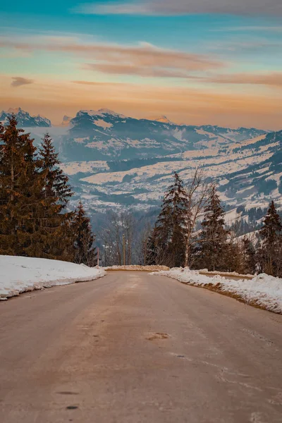 Estrada Asfalto Solitária Que Desce Direção Vale Adelboden Olhando Para — Fotografia de Stock