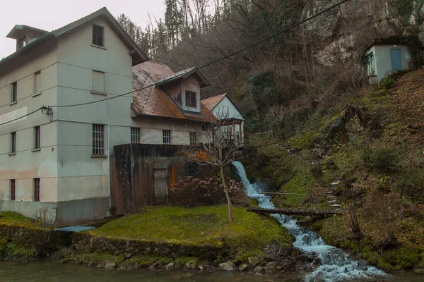 Vecchio Mulino Acqua Vicino Una Collina Ambiente Romantico Mulino Acqua — Foto Stock