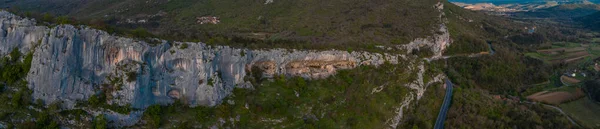 Flygdrönare Utsikt Över Veli Badin Natursten Klippa Snidade Berget Överlappar — Stockfoto