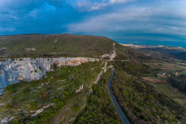 Вид Воздуха Вели Бадин Скалу Натурального Камня Вырезанную Скале Перекрывающую — стоковое фото