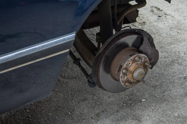 Removal Front Wheel Bearing Passenger Car Dirty Loud Rusty Bearing — Stock Photo, Image
