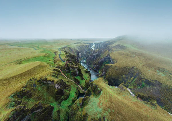 Epický Letecký Pohled Kaňon Fjadrarglujfur Jižním Islandu Zelený Bujný Kaňon — Stock fotografie