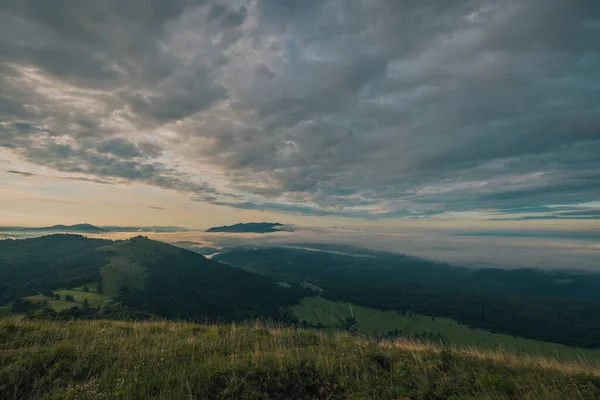 Herrlicher Blick Frühen Morgen Von Strmca Und Den Benachbarten Hügeln — Stockfoto