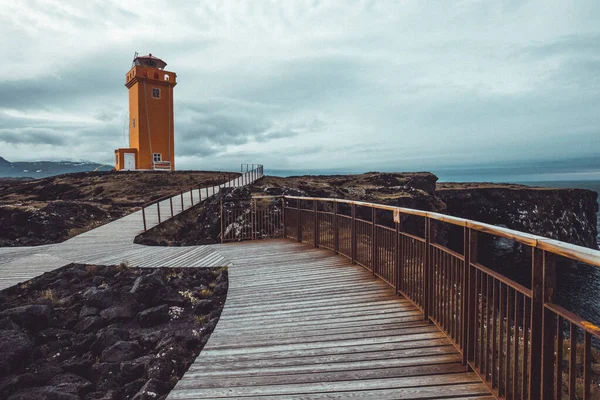 Faro Arancione Sulla Parte Occidentale Dell Islanda Pittoresco Sfondo Colorato — Foto Stock