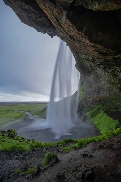 Piękny Widok Seljalandsfoss Islandii Letni Poranek Widok Zasłoną Wodną Wodospadu — Zdjęcie stockowe