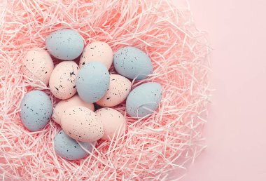 Sepette yumurta. Mutlu Paskalyalar