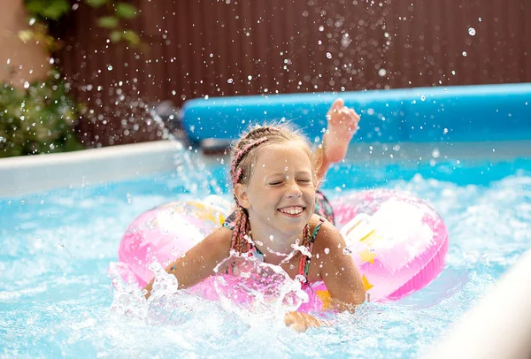 Atividades Piscina Crianças Nadando Brincando Água Felicidade Verão — Fotografia de Stock