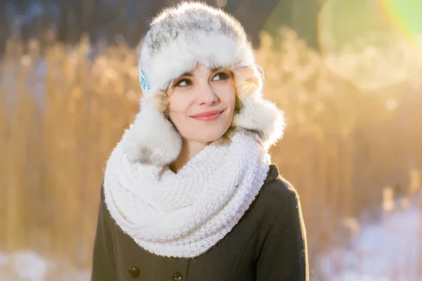 Beautiful girl in fur hat. looking to the side — Stock Photo, Image