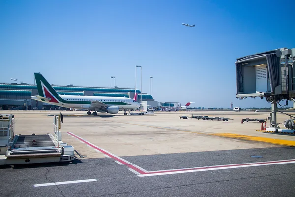 Avión se prepara para el despegue —  Fotos de Stock