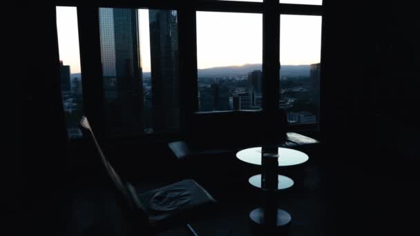 Dari Jendela Dengan Matahari Terbenam Langit Frankfurt — Stok Video