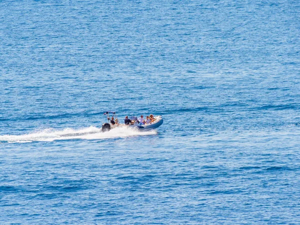 Med Den Oppustelige Båd Med Motor Havet Kroatien - Stock-foto