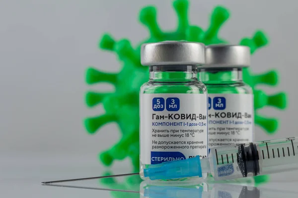 MOSCOW, RUSSIA - 22 Ocak 2021: Coronavirus aşısı Sputnik V (yerel adı GamcovidVac) Rusya 'da üretildi ve sevkiyata hazır.