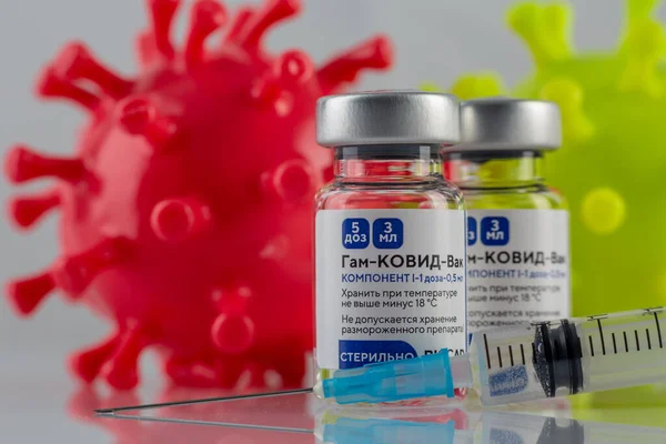MOSCOW, RUSSIA - 22 Ocak 2021: Coronavirus aşısı Sputnik V (yerel adı GamcovidVac) Rusya 'da üretildi ve sevkiyata hazır.