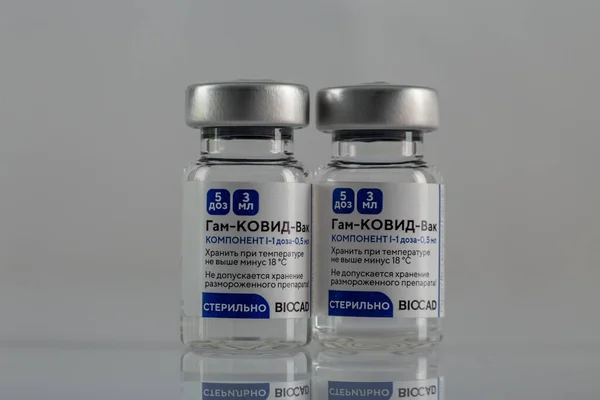 MOSCOW, RUSSIA - 22 Ocak 2021: Coronavirus aşısı Sputnik V (yerel adı GamcovidVac) Rusya 'da üretildi ve sevkiyata hazır.