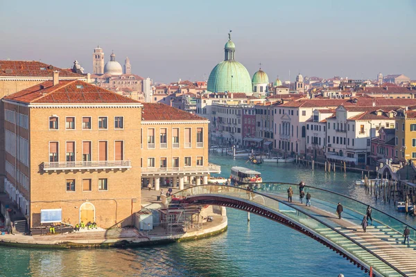 VENICE, İTALYA - 2012 HAZİRAN: Gün batımında Büyük Kanal manzarası
