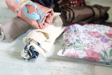 Çeşitli alışveriş çantaları, çantalarım.