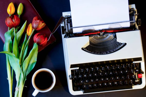 Typewriter Paper Artificial Flower Tulip Decoration Coffee Cup Dark Background — Stock Photo, Image
