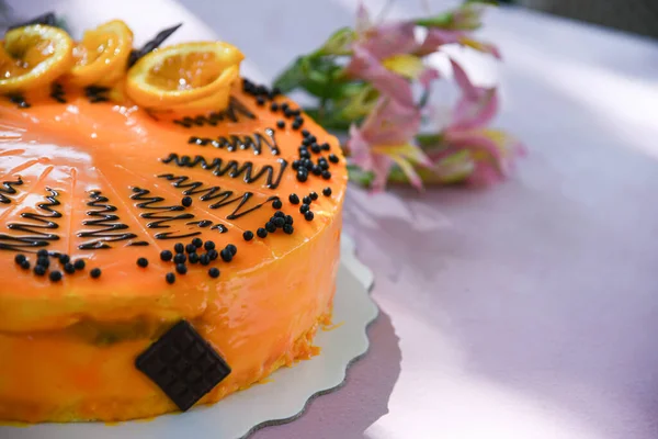 Delicious Orange Cake Frosting Decoration Fresh Orange Fruit Chocolate Neutral — Zdjęcie stockowe