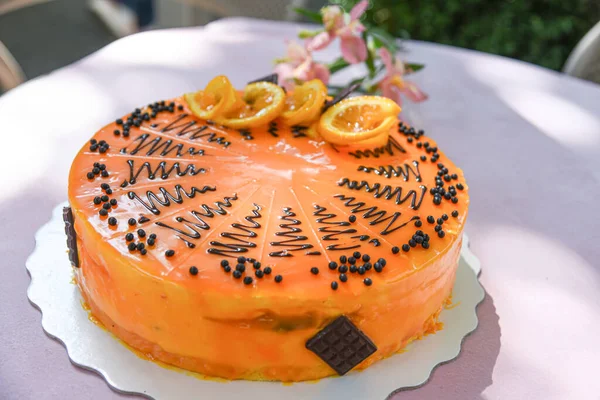 Delicioso Bolo Laranja Com Cobertura Decoração Frutas Frescas Laranja Chocolate — Fotografia de Stock