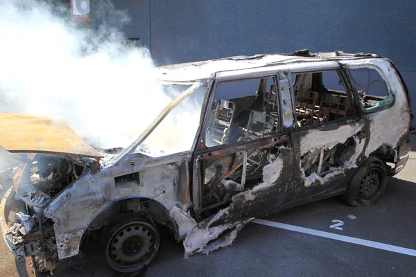 Coche quemado —  Fotos de Stock