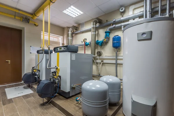 gaz kazan dairesi içinde gaz kazanları.