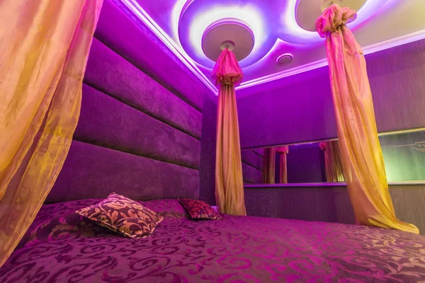 Романтический Зал Фиолетовый Светлый Цвет Восточный Стиль Балдахин — стоковое фото