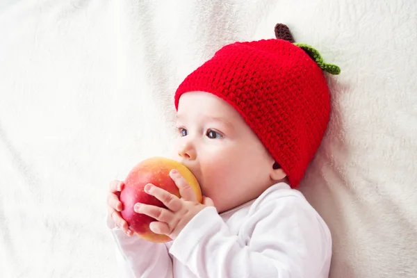 Seven month old baby with apples — Stock Photo, Image