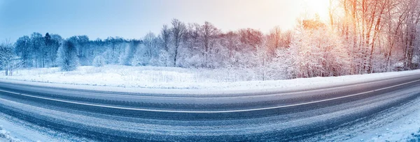Panorama zimní silnice pokryté sněhem — Stock fotografie