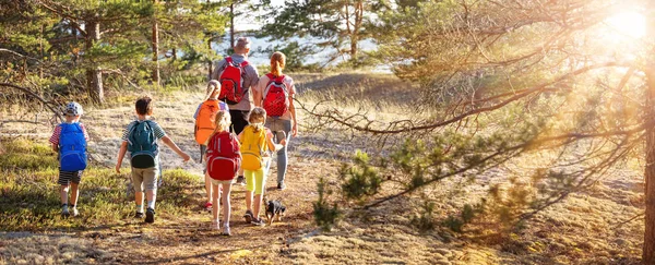 Big family with backpacks on the nature near the sea — Stock Photo, Image