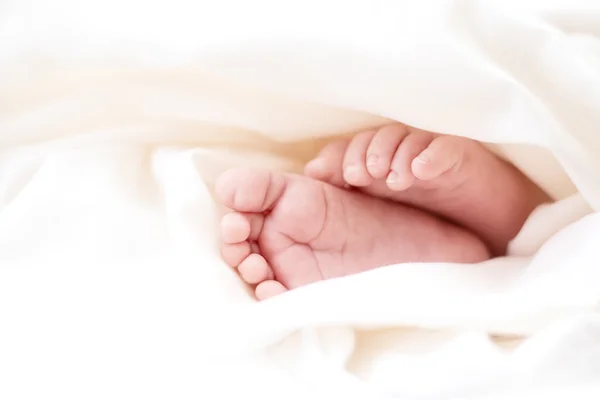 赤ちゃんの足写真素材、ロイヤリティフリー赤ちゃんの足画像Depositphotos®