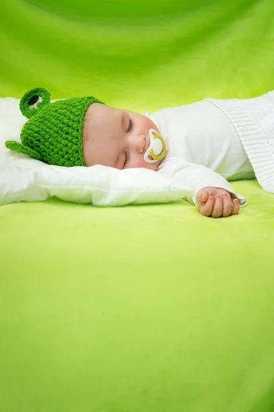 Baby  on green blanket — Stock Photo, Image