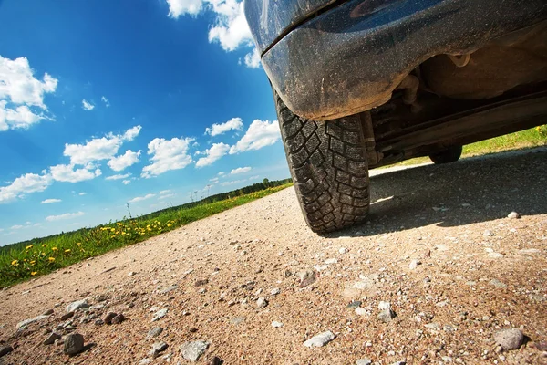 Car tires on gravel goad — Stock Photo, Image