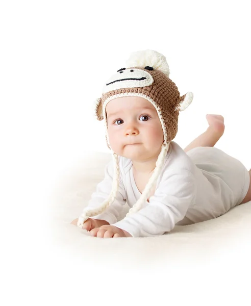 Baby i monkey hatt — Stockfoto