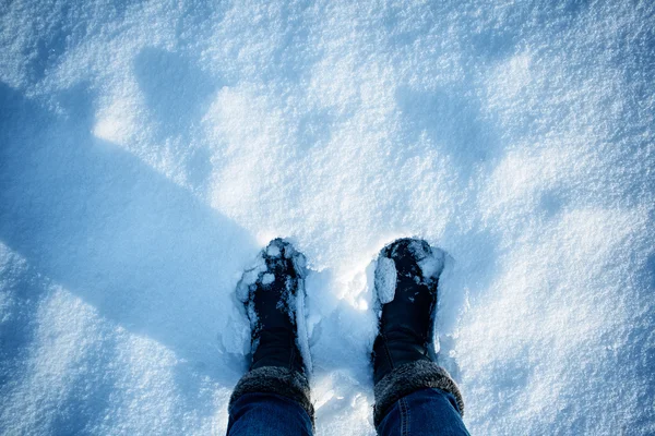 Fötterna på snön — Stockfoto